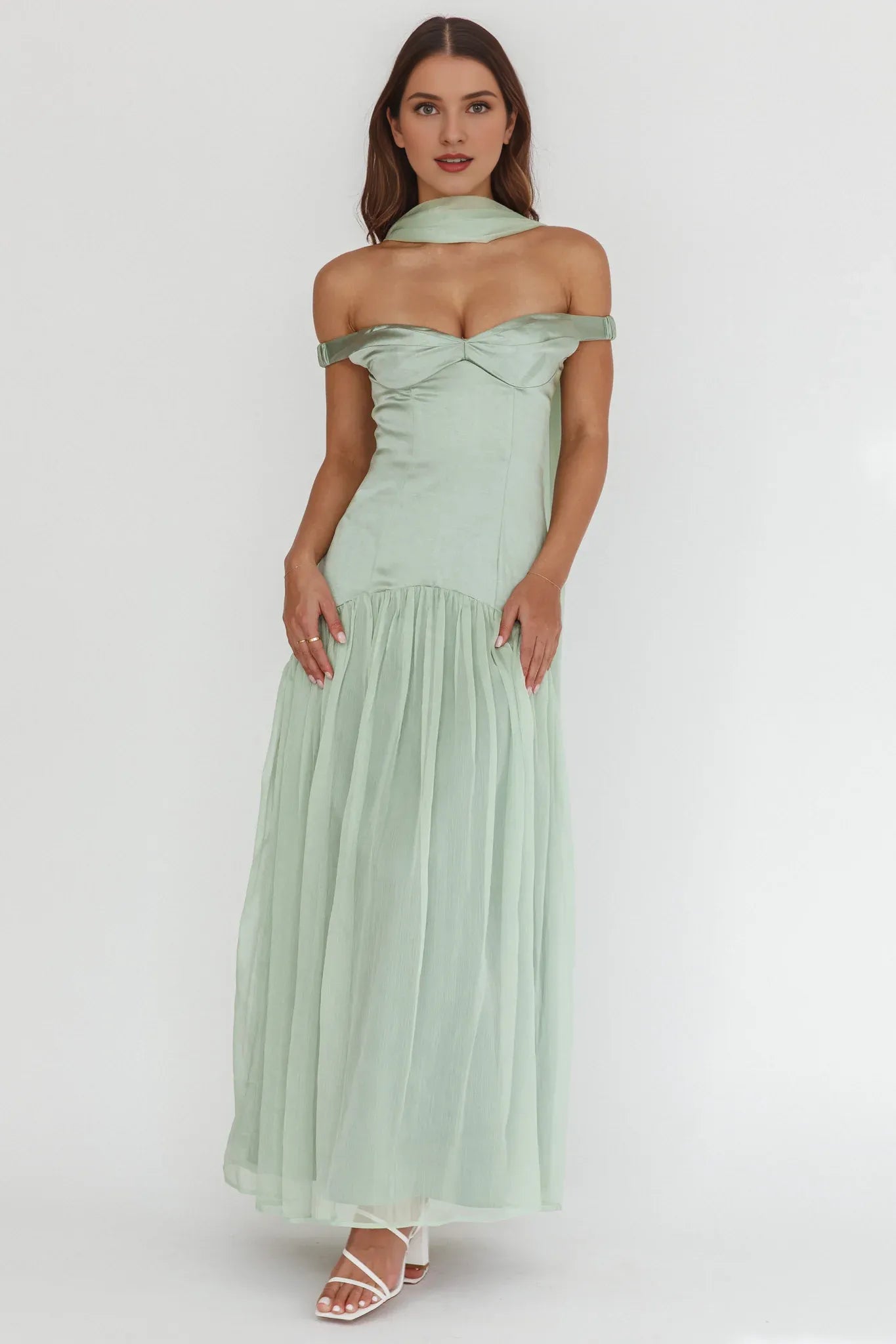 Robe Weitese élégante vert clair, épaules dénudées, corsage en satin, jupe en mousseline de soie et foulard à col licou, robe de bal